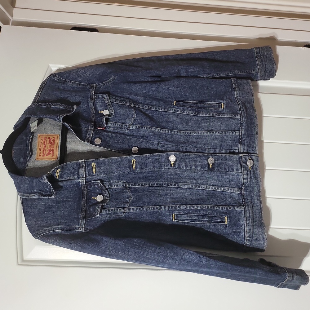 LEVIS WOMENS CUTE JEAN JACKET SIZE M $35